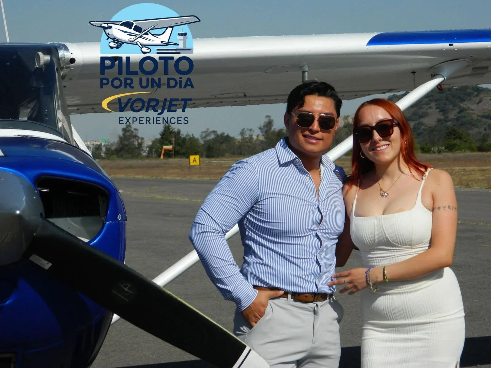 Clientes junto a avioneta Vorjet Experiences